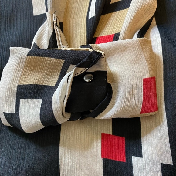 Chic Geometric Black and Cream Women's Top - Picture 8 of 10